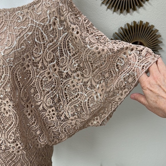 Sequin batwing half sleeve gold top SZ M/L - Picture 3 of 8